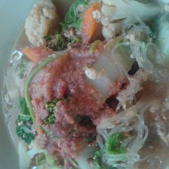 A picture of Thai sukiyaki with red bean curds sauce.