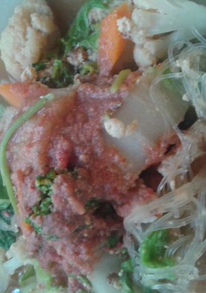 A picture of Thai sukiyaki with red bean curds sauce.