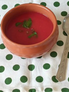 ટોમેટો સૂપ(Tomato Soup Recipe in Gujarati) રેસીપી મુખ્ય ફોટો