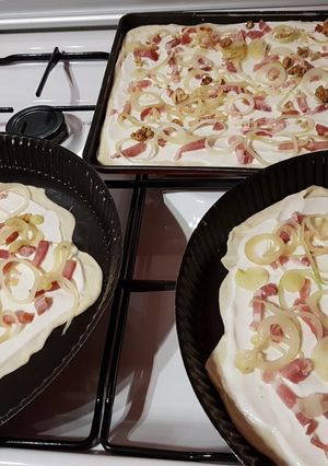 Une photo de Flammekueche, tarte flambée