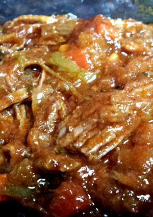 A picture of Ropa Vieja in a Crock Pot.