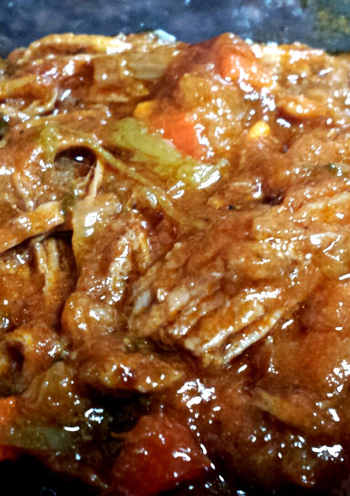 A picture of Ropa Vieja in a Crock Pot.