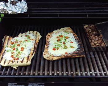 Fast Cooking Methods Grilled smoked pizza Very Delicious