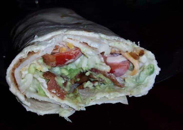 How to Make Any-night-of-the-week Ranch BLT chicken avacado wrap