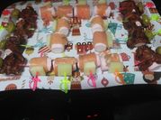 Una foto de pinchos de salmón ahumado