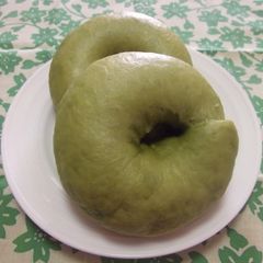 A picture of Matcha Tofu Bagel.