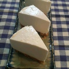 A picture of No-Bake Cheesecake with Strained Yogurt.