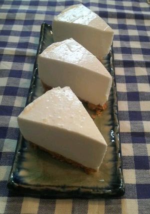 A picture of No-Bake Cheesecake with Strained Yogurt.