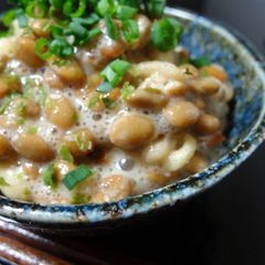 A picture of Crunchy, Refreshing Natto with Tempura Crumbs.