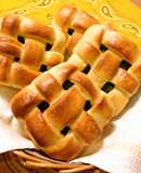 Braided Bread Filled with Sweetened Beans