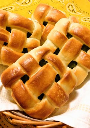A picture of Braided Bread Filled with Sweetened Beans.