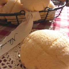 A picture of Crispy Melon Bread.