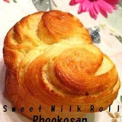 A picture of Vanilla Milk Rolls Using a Creamy Insert Sheet.