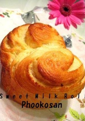 A picture of Vanilla Milk Rolls Using a Creamy Insert Sheet.