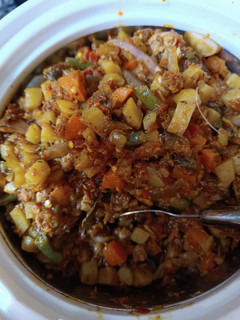 A picture of Irish and veggies sauce.