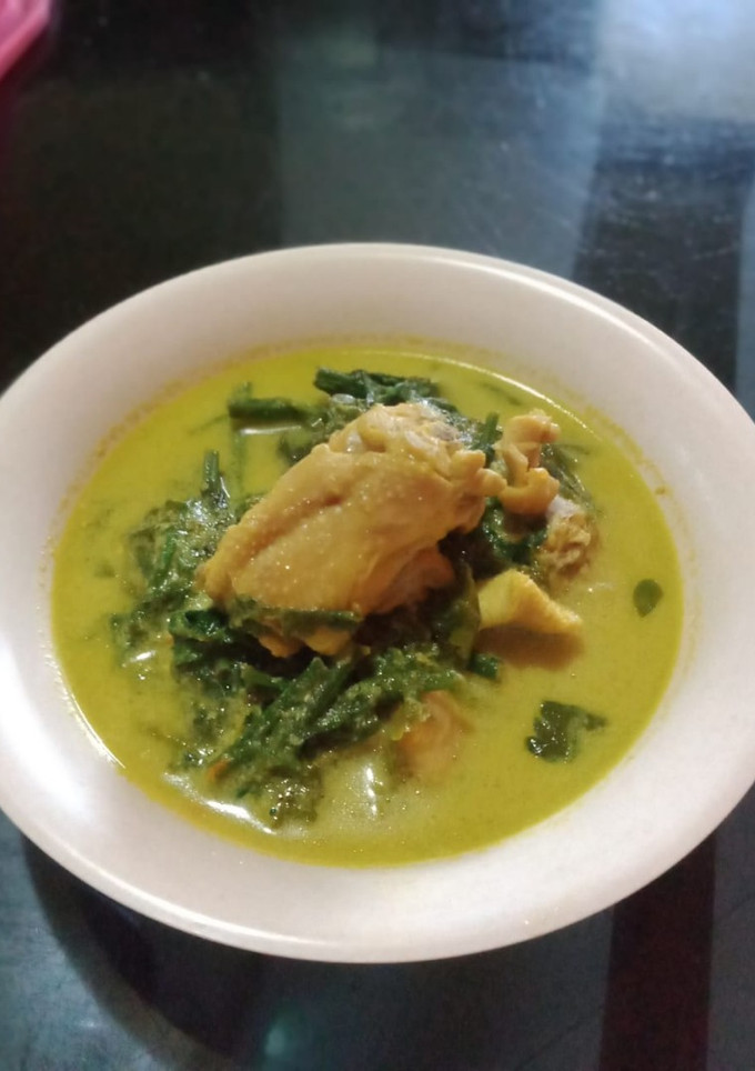 Foto resep Gulai Kuning Ayam Paku/Pakis