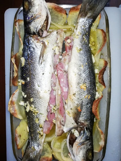 Una foto de Lubina rellena al horno