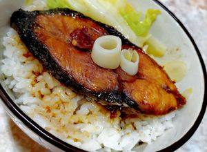 Hình của món Cá thu kho.