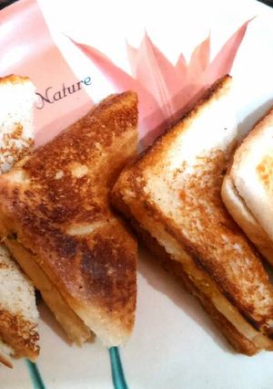 A picture of Bread sandwich with twist.