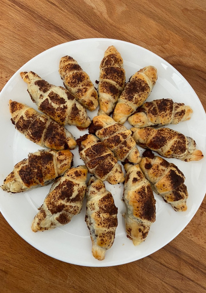 Una foto de Croissants de hojaldre con Nutella 🥐