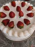Torta de Pan Rellena de Crema de Fresas