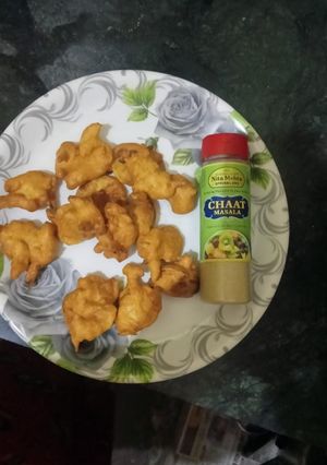 आलू प्याज़ के पकौड़े (aloo pyaz ke pakode recipe in Hindi) रेसिपी मुख्य फोटो