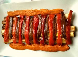 Una foto de Puerros gratinados con salsa Romesco