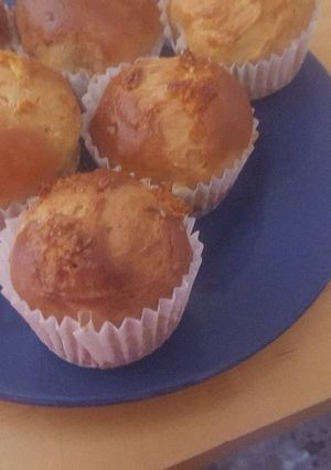 Una foto de Magdalenas con masa para pan quemado