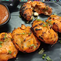 A picture of Tandoori paneer momos.