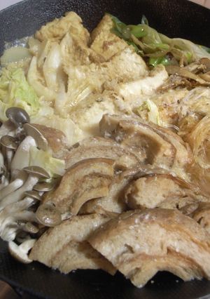 A picture of Sukiyaki-style Kurumabu Seasoned with Sweet- Savory Sauce.