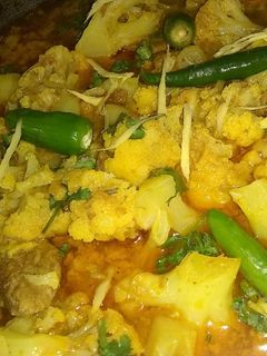 A picture of Gobhi gosht😋.