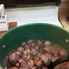 A picture of Garlic Burgundy Mushrooms.