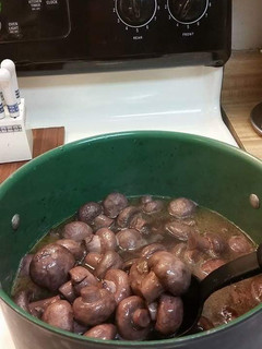 A picture of Garlic Burgundy Mushrooms.