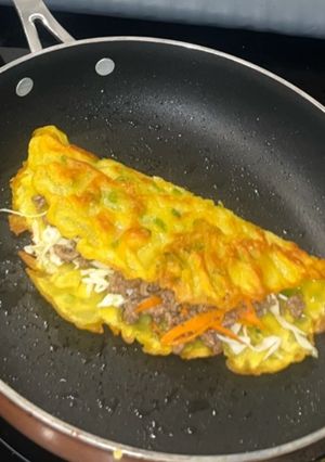 Foto de Omelete Recheada com Carne Picada, Legumes e Queijo