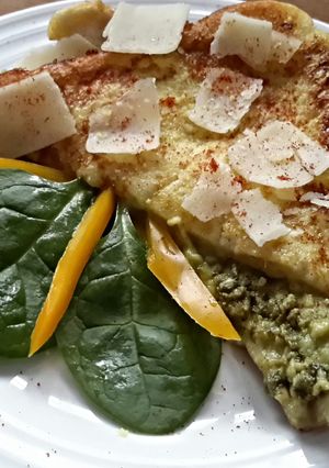 A picture of Sig's Avocado and Cheese Treat.