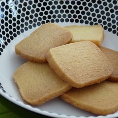 A picture of Easy Shortbread Cookies.