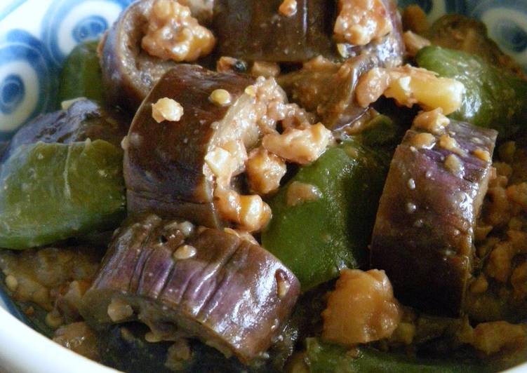 Eggplant and Green Bell Pepper Stir-fry with Sweet and Spicy Walnut Miso Sauce