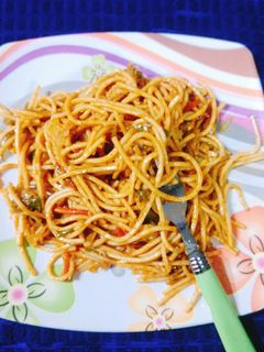 चाऊमीन (Chowmein recipe in Hindi) रेसिपी मुख्य फोटो