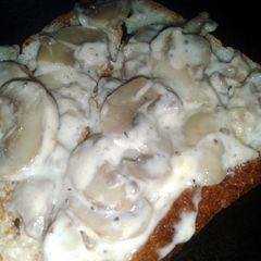 A picture of mushroom toast.