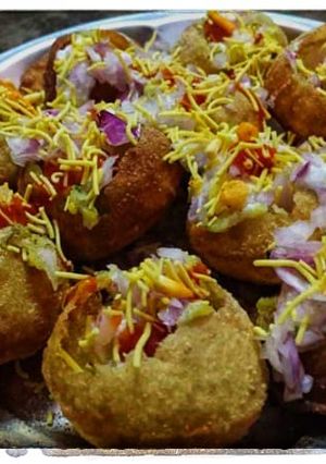 दही वाले गोलगप्पे (dahi wale golgappe recipe in Hindi) रेसिपी मुख्य फोटो