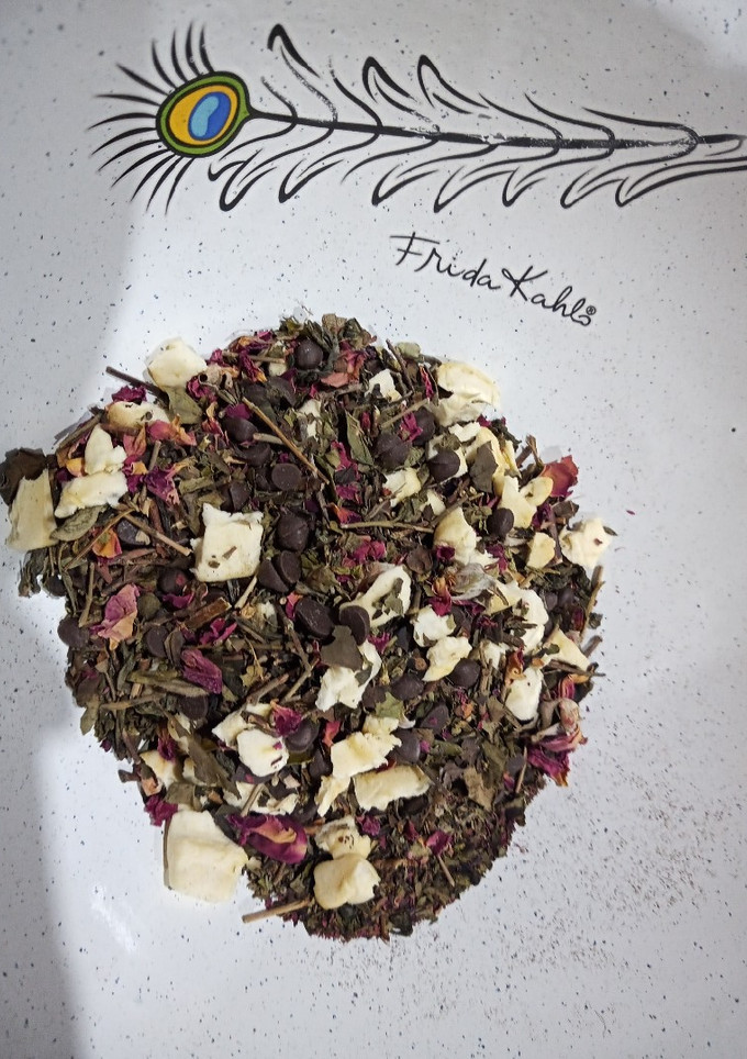 Una foto de Blend de té verde y rosas 🌹🌰🍎🌱