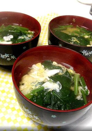 A picture of My Daughter's Favorite Clear Soup with Lots of Spinach.