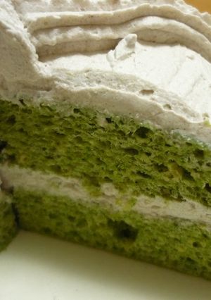A picture of Low Sugar Matcha Cake.