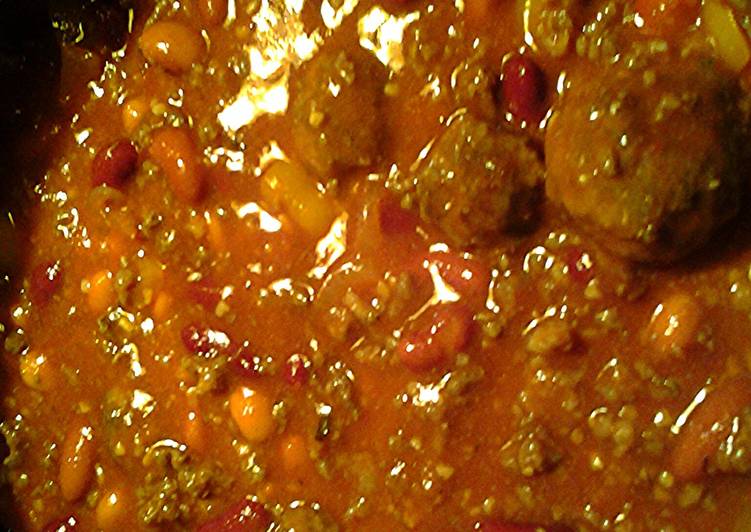 Steps to Make Homemade chili , with buffaloballs