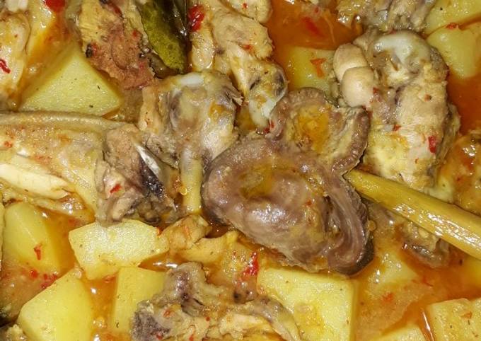 Rica-rica pedas sayap ayam dan kentang