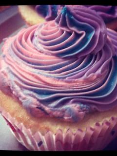 A picture of classic vanilla cupcakes.