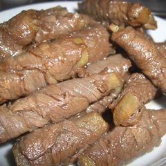 Osechi Hachiman Rolls (Burdock Root Rolled in Meat) A picture of Osechi Hachiman Rolls (Burdock Root Rolled in Meat).