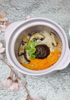 滴雞精雞肉香菇炊飯 的食譜成品照片