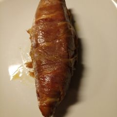 A picture of Sicilian pesto stuffed chicken.