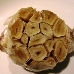 A picture of Roasted Garlic.